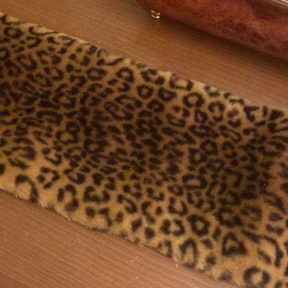 La Maison De La Fausse Fourrure Scarf - Leopard - Picture 8 of 8